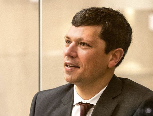 Guido Liniado Clifford Chance